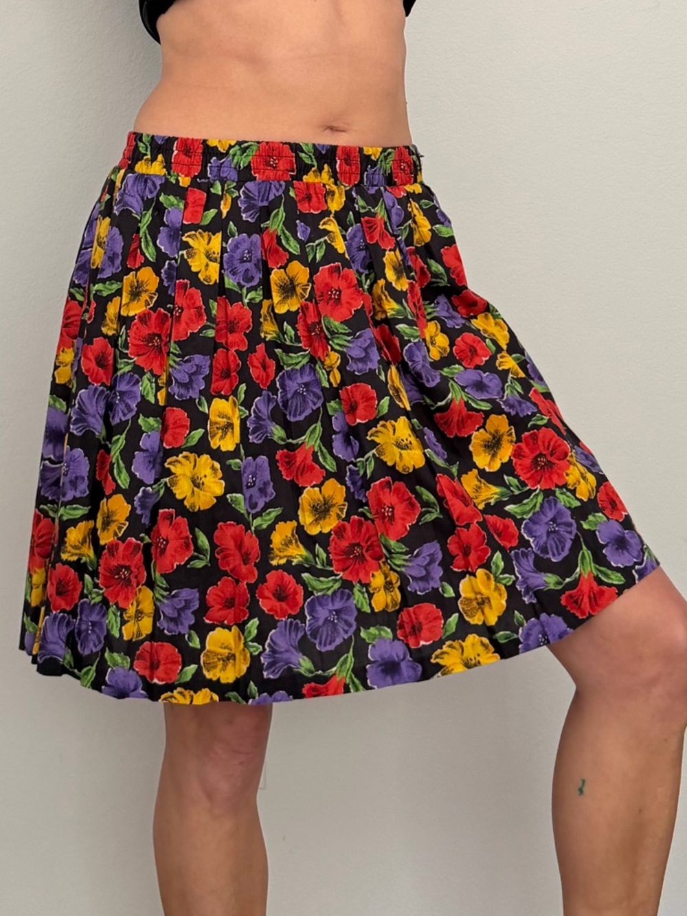 Nouveau VINTAGE Floral A-Line Skirt with Red, Yellow & Purple Blooms